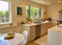 Just built, sunny, modern, quiet 1 bedrm Apartment - Berkeley - Kitchen
