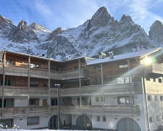 Apartment with large private terrace, 40 m2 and Pale San Martino views - San Martino di Castrozza - Edificio