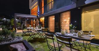 Batra Hotel And Residences - Srinagar - Patio