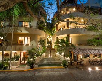 Maya Villa Condo Hotel and Beachclub - Playa del Carmen - Building