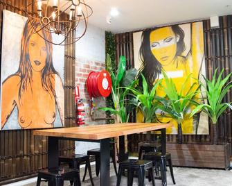 Bayside House - Melbourne - Lobby
