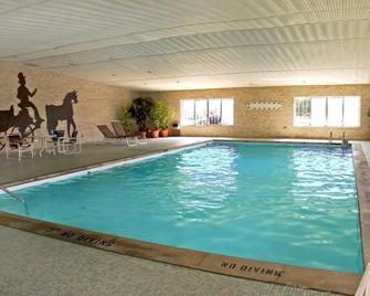 Magnuson Hotel Fowlerville - Fowlerville - Piscina