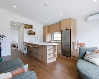 Longview Luxe Retreat - Lake Hawea - Living room