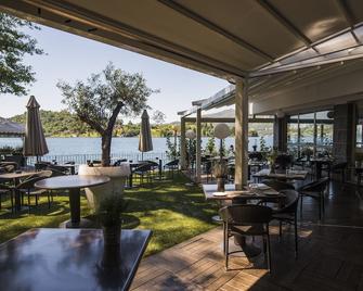 Hotel L'Approdo - Pettenasco - Patio