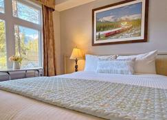 Windtower Lodge Queen Bed Suite-Ugparking&walking2dt - Canmore - Schlafzimmer