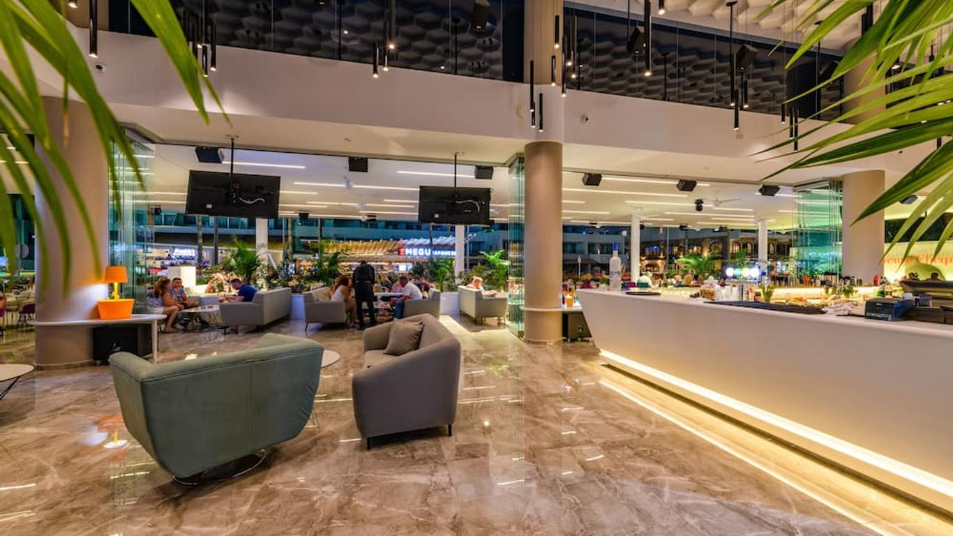 Seasons Hotel (Adults Only)