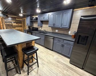 Boar's Tusk Lodge - Winner - Cocina