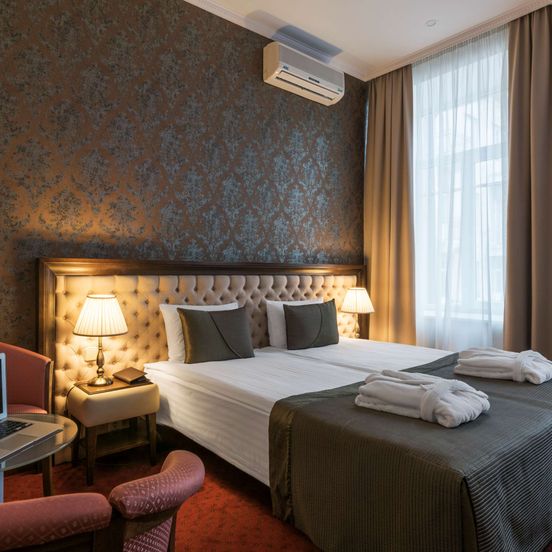 Congress Hotel image 1