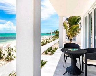 Villa located on Grace Bay Beach - Île de Providenciales - Patio
