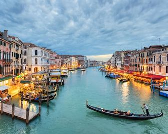 Messner Palace - Venice - Outdoors view
