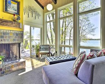 Hilltop Green Lake Home Dock, Kayaks, Views! - Princeton - Sala de estar