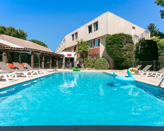 ibis Avignon Sud - Avignon - Pool