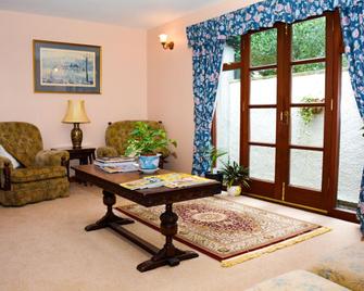 Clarke Cottage Guest House - Dunfermline - Oturma odası