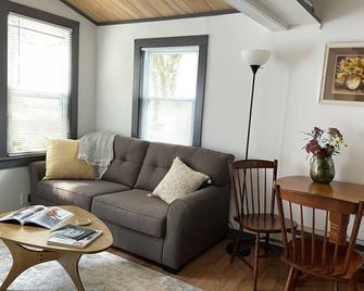 Lily Cottage - a cozy accomodation moments from the beautiful Ashokan reservoir - Olivebridge - Sala de estar