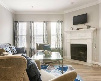 The Humble Abode - Atlanta - Salon