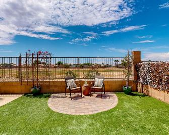 Sunshine Retreat - Avondale - Patio
