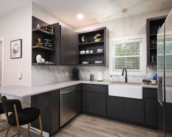 Hill Country Retreat | Views + Spa Shower + Deer - Spring Branch - Cocina