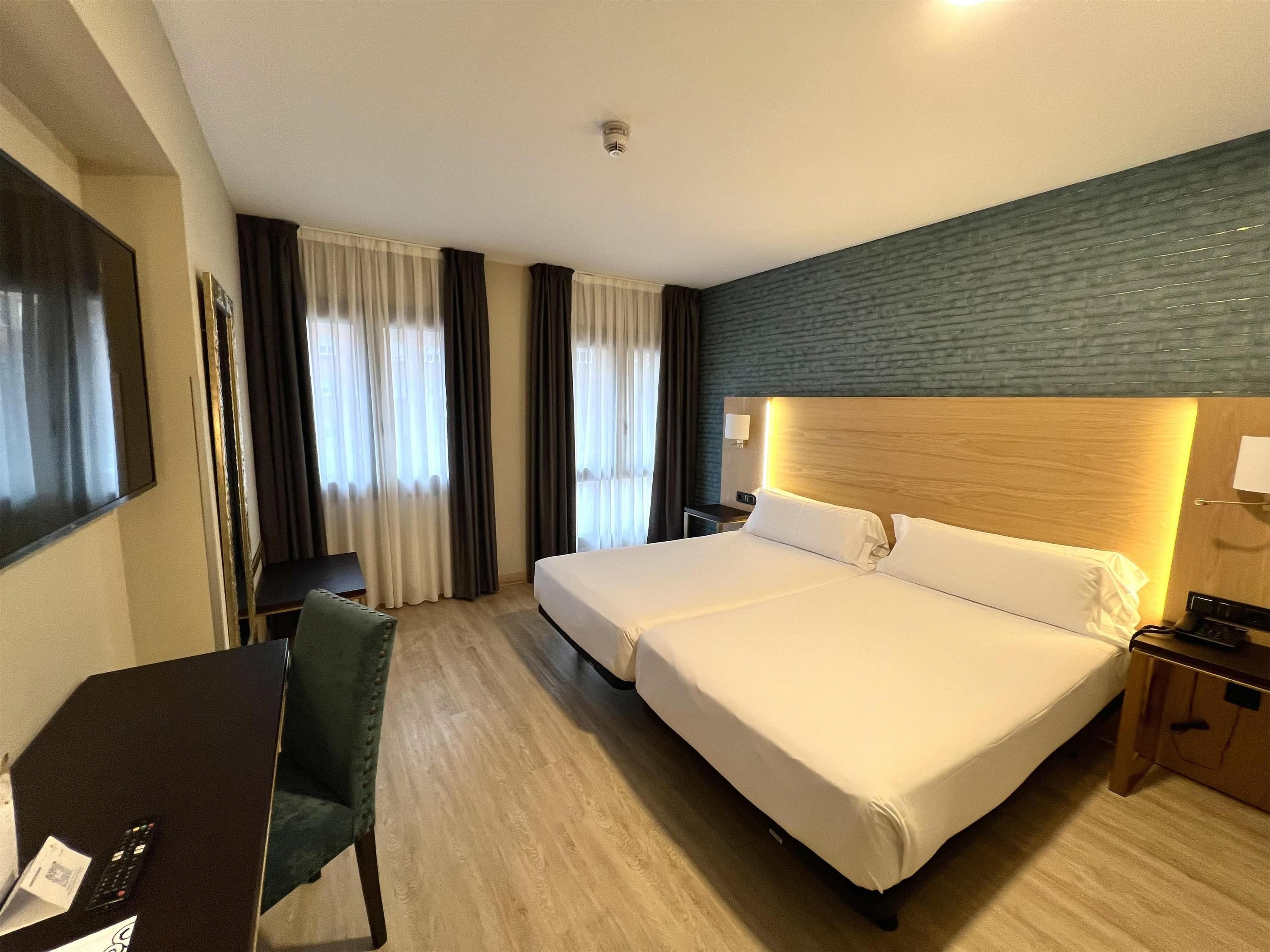 Hotel Zentral Ramiro I Oviedo - Oviedo - Soveværelse