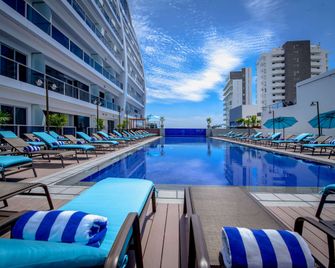Wyndham Sail Plaza Manta Hotel & Convention Center - Манта - Басейн