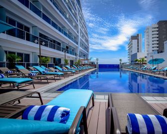 Wyndham Sail Plaza Manta Hotel & Convention Center - Manta - Piscina
