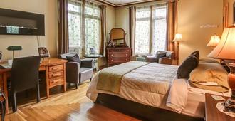 Chateau Murdock Gite et Esthétique 1950 - Saguenay - Bedroom