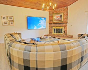 Spacious & Lovely 4-Br Home Minutes To Wec, Hits - Ocala - Sala de estar