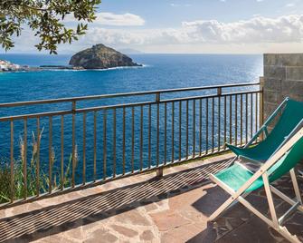 Punta Chiarito Resort - פוריו - מרפסת