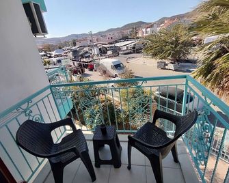 Foça Mint Pansiyon - Yenifoça - Balcony