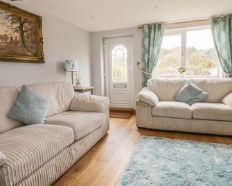 2 Hillside Cottages - Ipswich - Living room