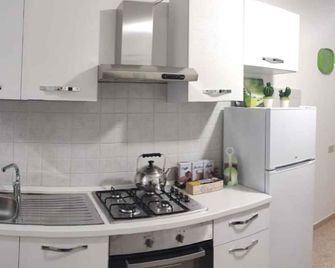 Holiday apartment for exclusive use with auxiliary heating - Lurago d'Erba - Cocina