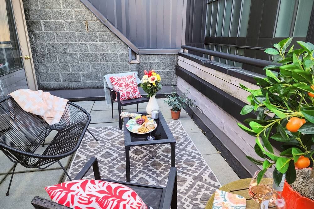 The Skyline Suite l S. Granville w patio & parking - فانكوفر - شرفة