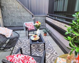 The Skyline Suite l S. Granville w patio & parking - Vancouver - Balcón
