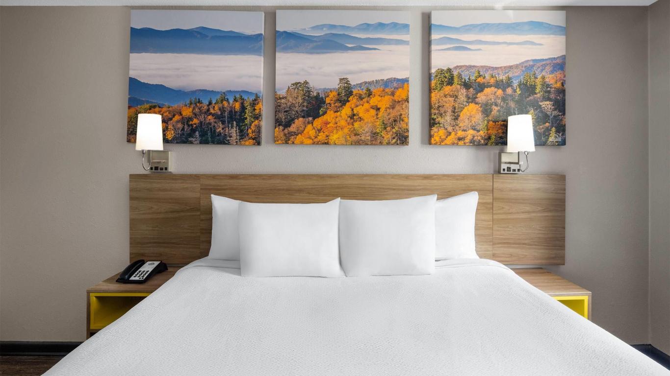 Days Inn by Wyndham College Park Airport Best Road