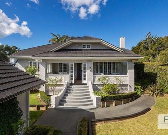 Grand Character Villa in Meadowbank - Auckland