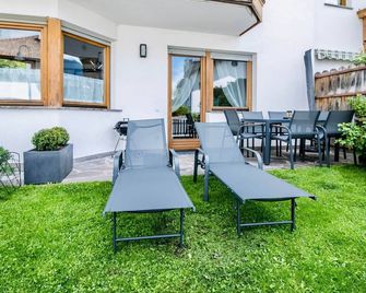 Stadtnestl Apartment - private garden, mountain views & Alpine charm - Sterzing - Innenhof