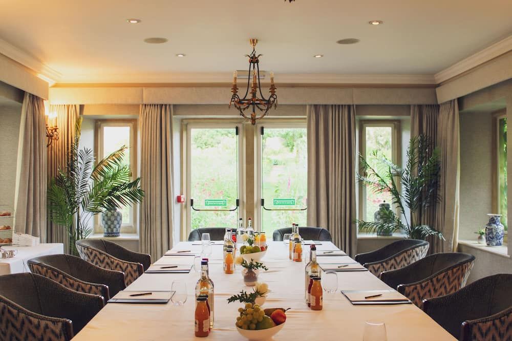 لوردس أوف ذا مانور هاوس