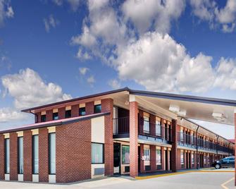 Super 8 by Wyndham Chattanooga Ooltewah - Ooltewah - Building