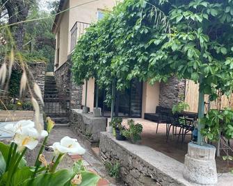Maison Béatrice, mignonne, rénové avec terrasse et jardin, près de village - La Garde-Freinet - Patio