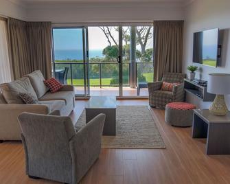 Amooran Oceanside Apartments and Motel - Narooma - Living room