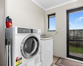 Magical Waipu - Central Family Holiday Home - Waipu - Lavanderia