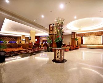 Aston Samarinda Hotel And Convention Center - Samarinda - Vestíbul