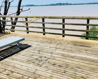 Gite Au Bord De La Gironde - Teuillac - Balcón