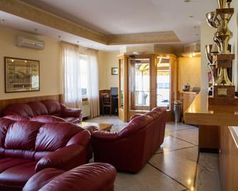 Albergo Ristorante La Noce - Segni - Sala de estar