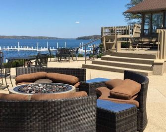 Abbey Springs - Relax and Unwind - 1 Dollar Wednesdays - Dog Friendly - Fontana-On-Geneva Lake - Balcón