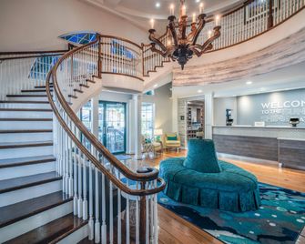 Hampton Inn & Suites Amelia Island-Historic Harbor Front - Fernandina Beach - Front desk
