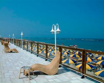 Grand Hotel Azzurra Club - Lido Adriano - Balcone