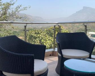Villa Marley - Come experience the beauty of nature in luxury - Khopoli - Balkon