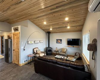 Beaverhead Cabin Fly fishing Escape! - Dillon