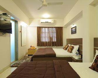 Hotel Crystal - Mumbai - Bedroom