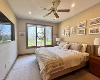 The Country View Estate in Beavercreek OH. Close to many beautiful hiking trails - Bellbrook - Bedroom